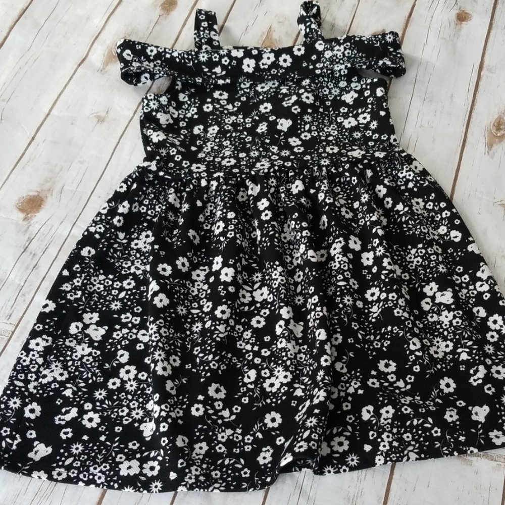 Girls cold shoulder dress. Sz 12